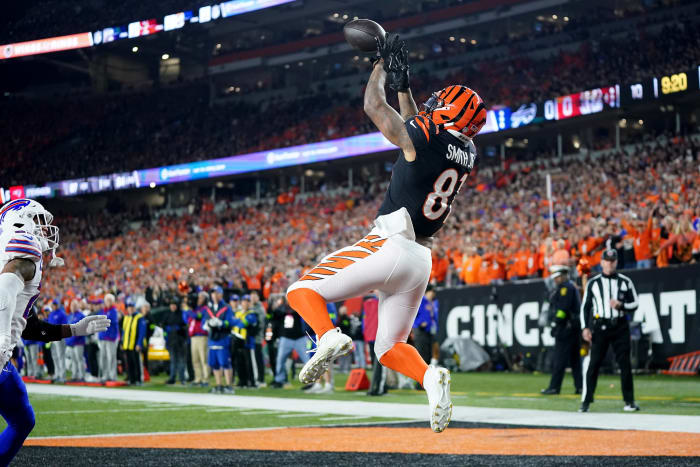 Cincinnati Bengals tight end Irv Smith Jr. (81) catches a touchdown pass against the Buffalo Bills. Mandatory Credit: Kareem Elgazzar-USA TODAY Sports
